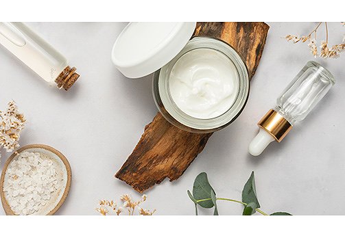 Antiedad: Principios activos esenciales en cremas y sérums.